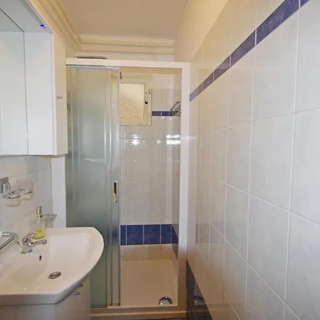 Drago, Apartman